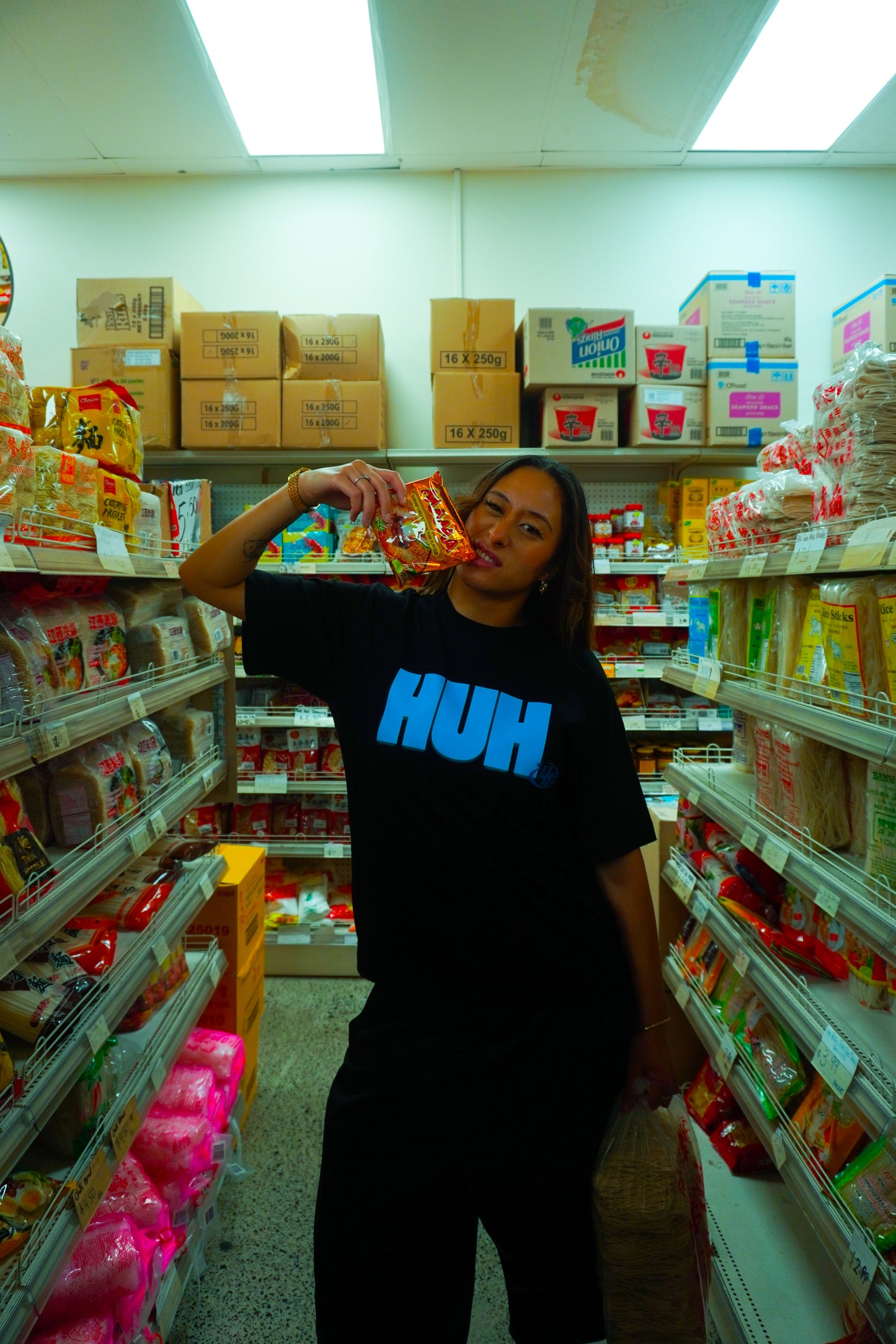 >HUH TEE